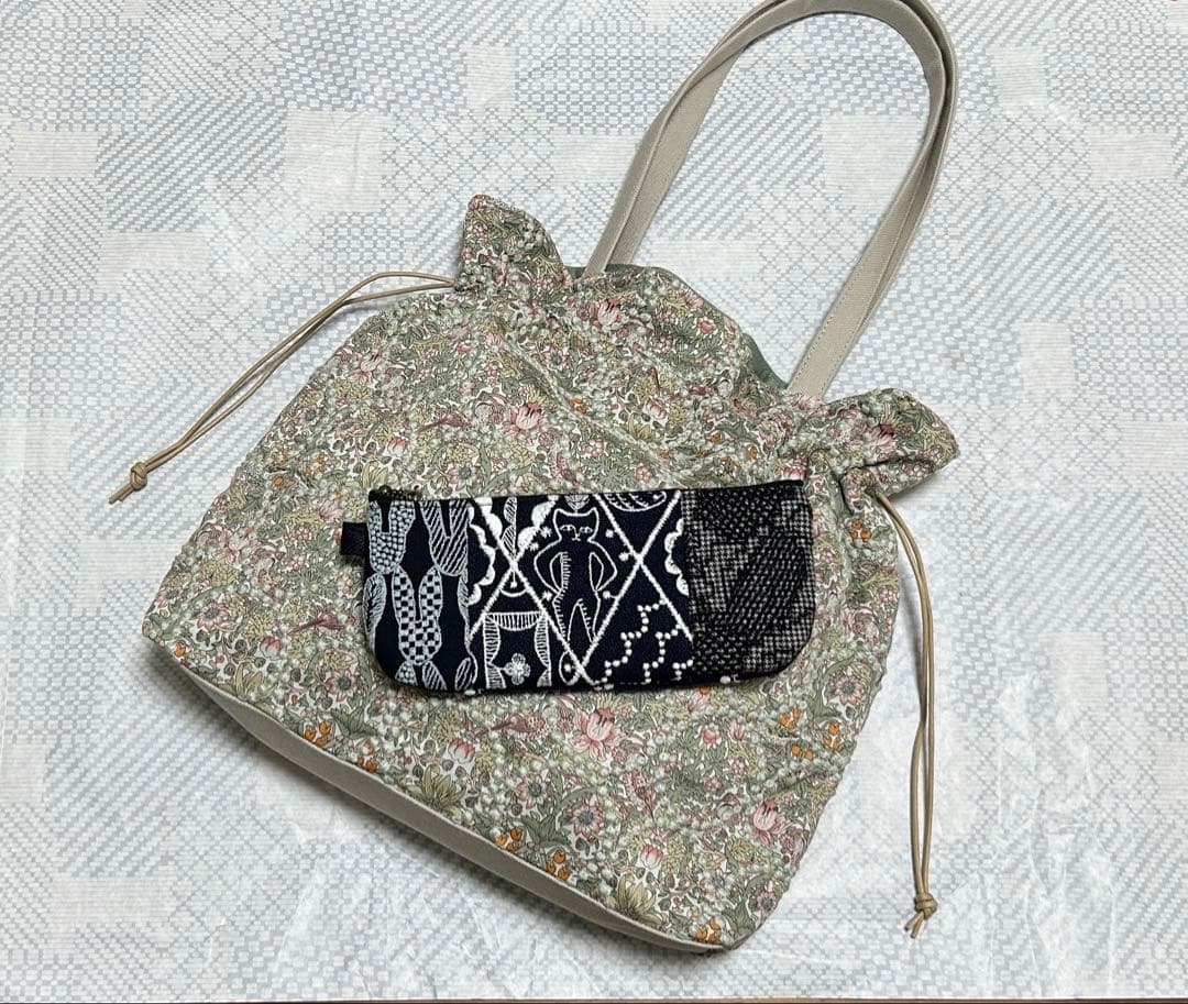 さと75 様 StrawberryThief