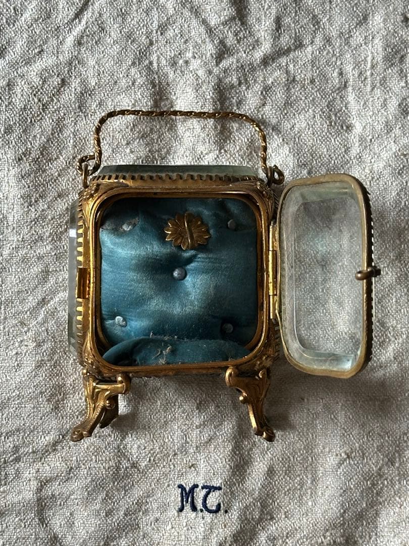 ⚫︎フランスアンティーク⚫︎美しいオルモル調装飾 厚ガラスのジュエリーケース 希少