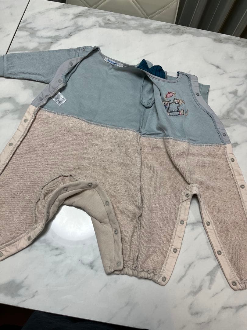 【ファミリア】水色とベージュのロンパース