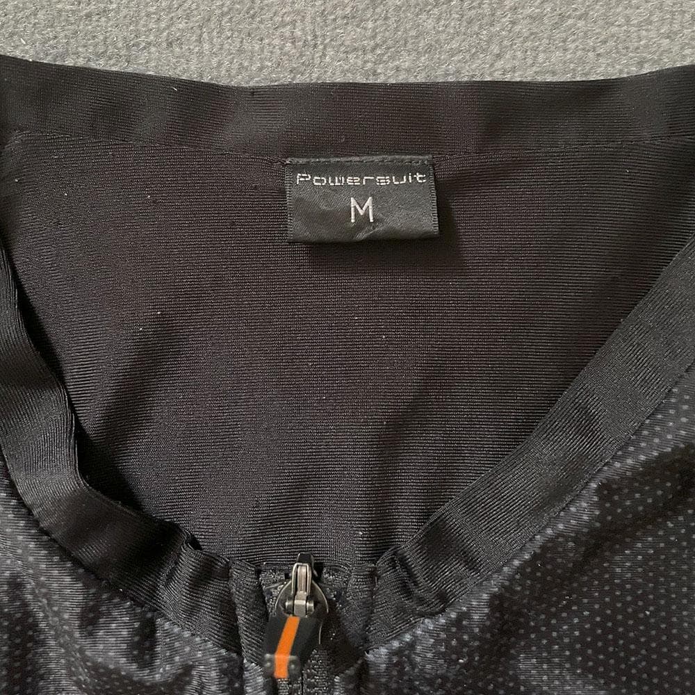 sixpad パワースーツ　トップ　男性Mサイズ　中古