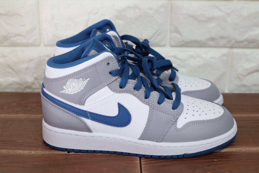 新品 22.5㎝　NIKE ナイキ　エアジョーダン1 MID GS