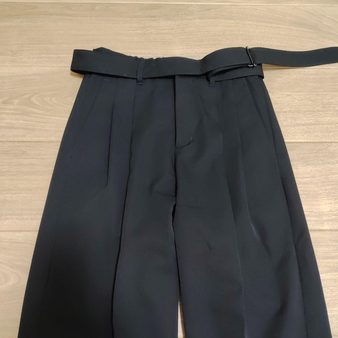 ATTACHMENTウールギャバジン2プリーツテーパードフィットトラウザー