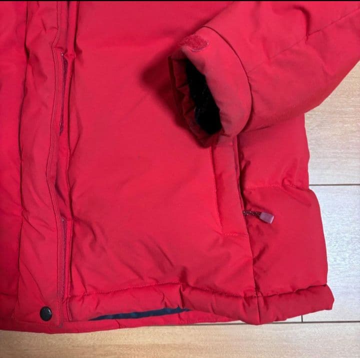 THE NORTH FACE フード付きレッドダウンジャケット バルトロライト