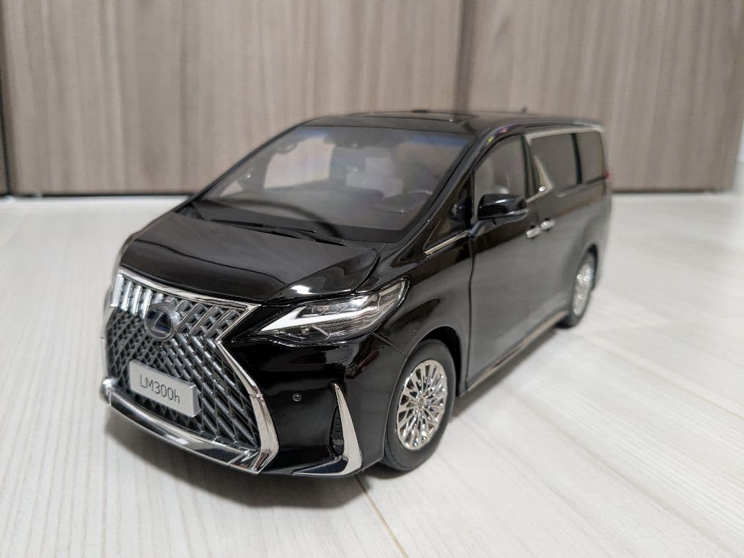 京商　1/18　レクサスLM　レクサス　ミニカー　アルファード　オートアート