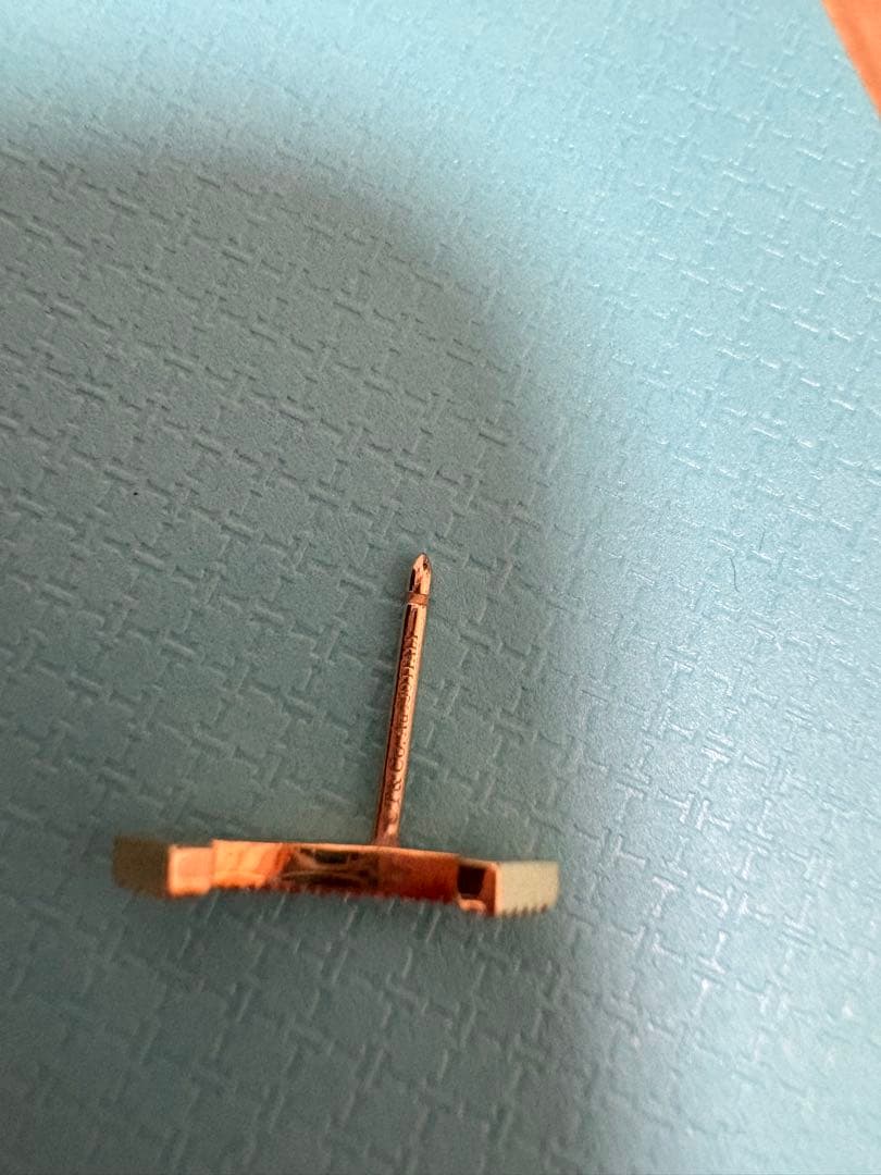 Tiffany Tスマイルピアス　片耳　ダイヤ　イエローゴールド