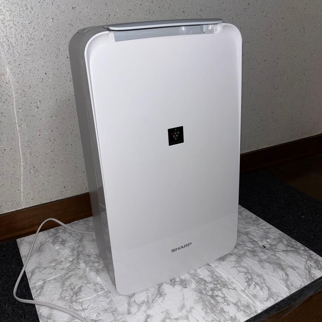 ゆう 　【2021年製】SHARP衣類除湿機　CV-J71-W