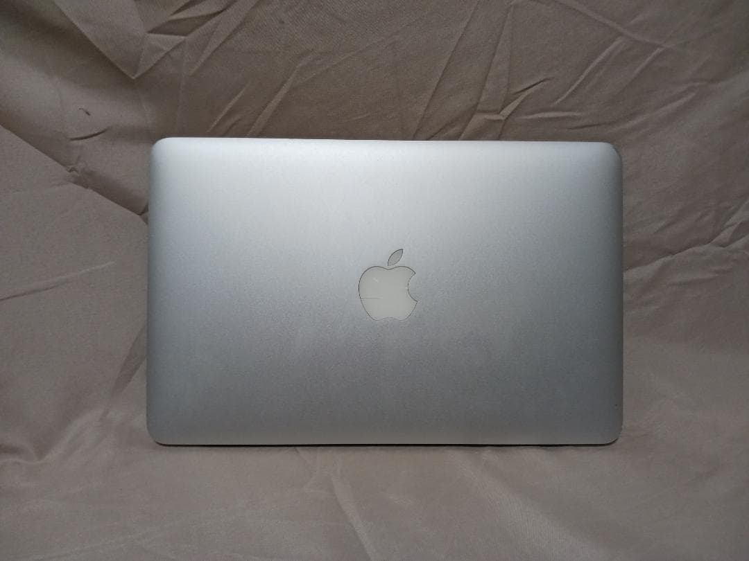 MacBook Air 11インチ　動作品　ACアダプター付属　外観使用感