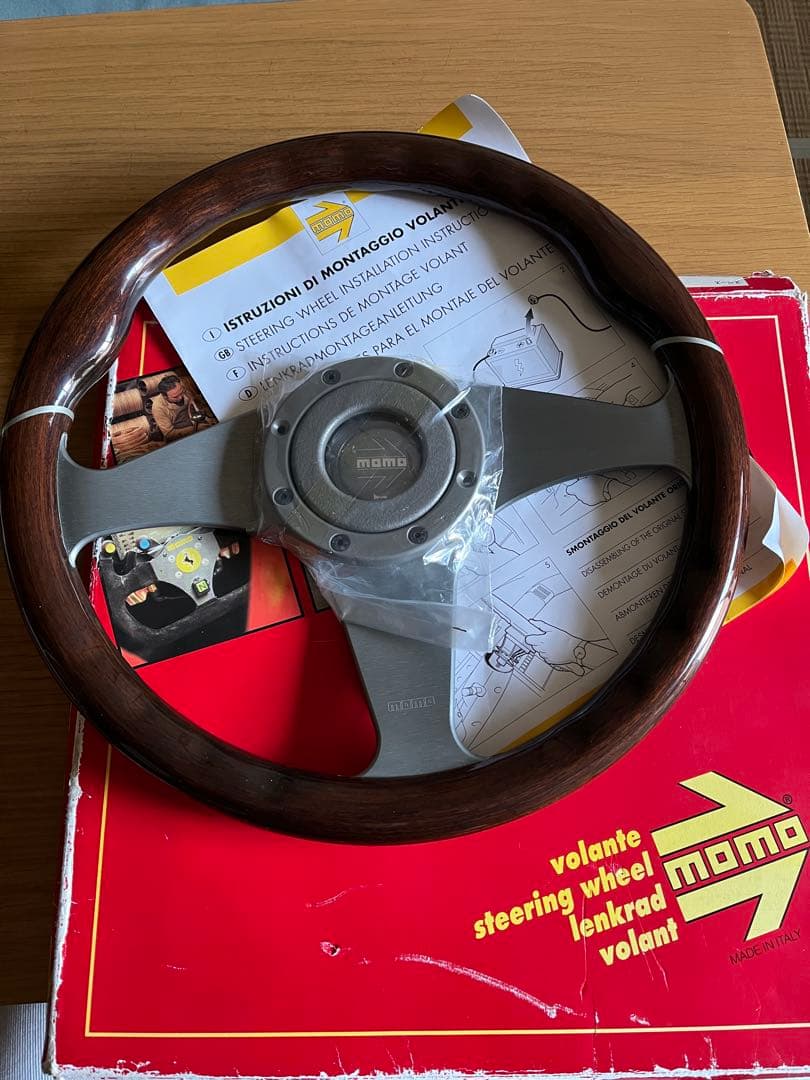 momo ステアリングホイール ウッド