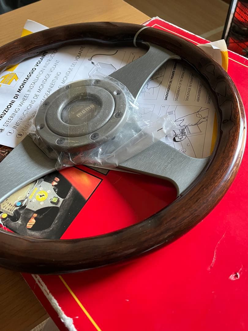 momo ステアリングホイール ウッド