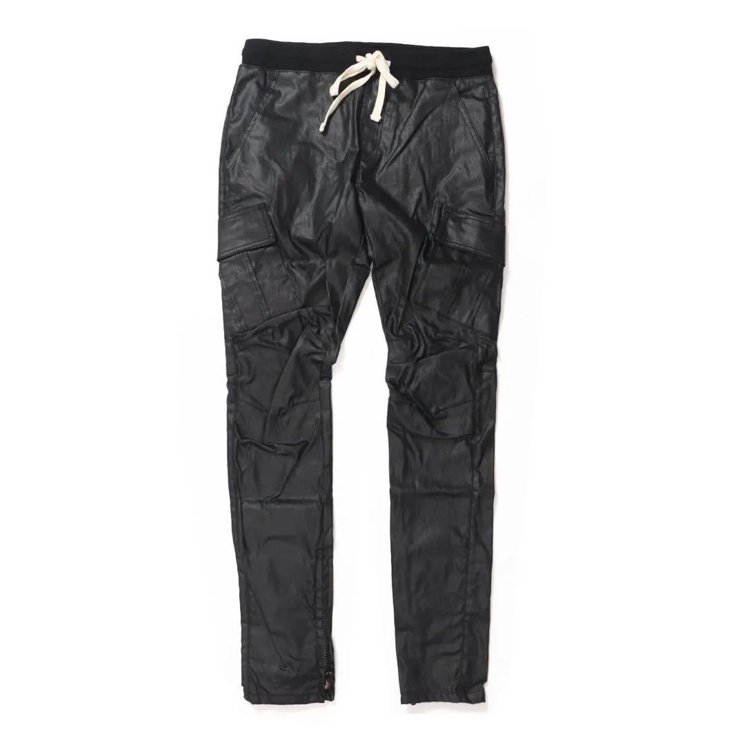 ブラックカーゴパンツ