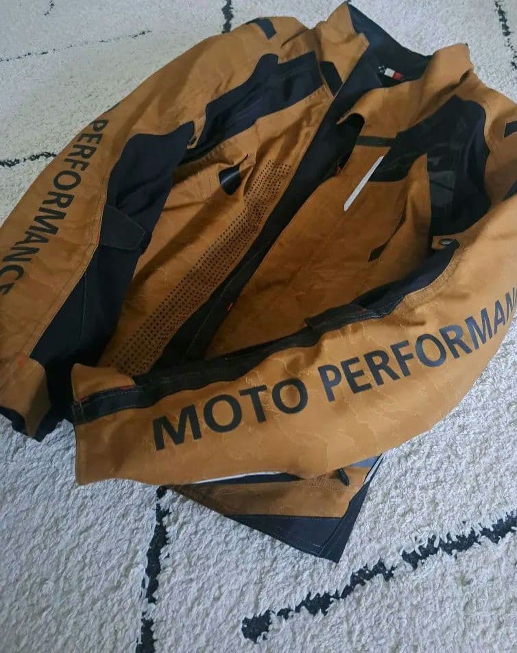 クシタニ　アキュートジャケット