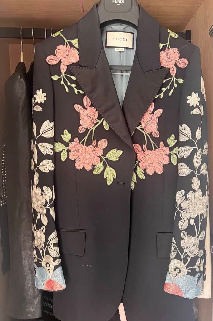 美品GUCCI 花柄刺繍 テーラードジャケット 38
