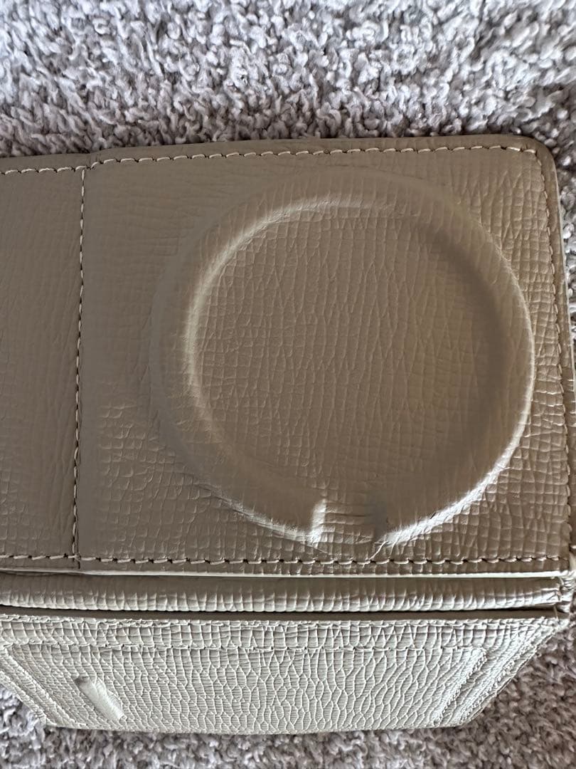 objcts.ioホワイトベージュスマホショルダー