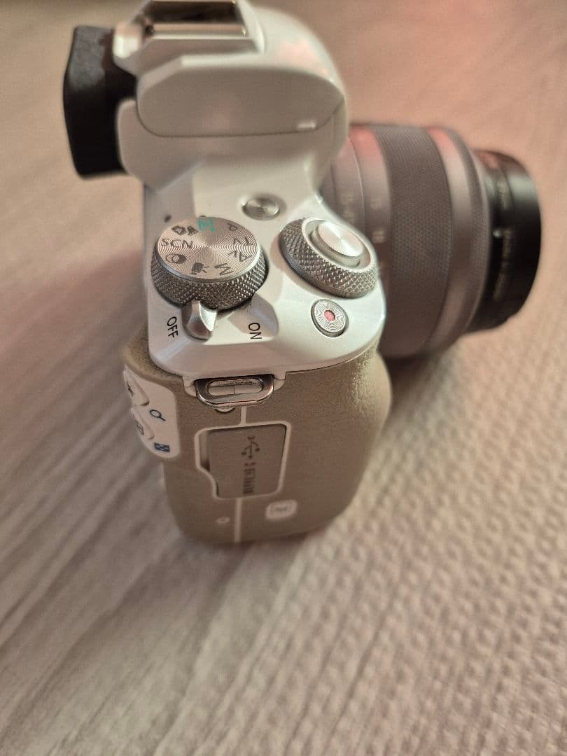 【動画撮影のみ可】Canon EOS Kiss M ホワイト 本体