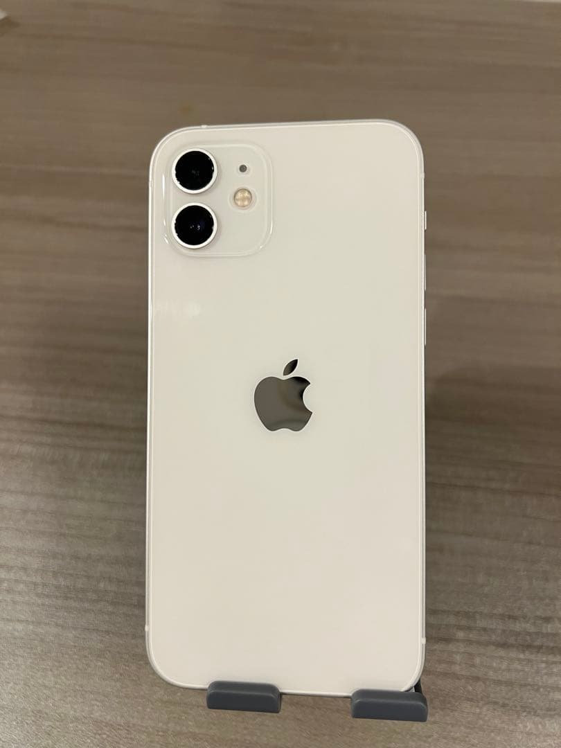 Apple iPhone 12 64GB ケース付き　ホワイト