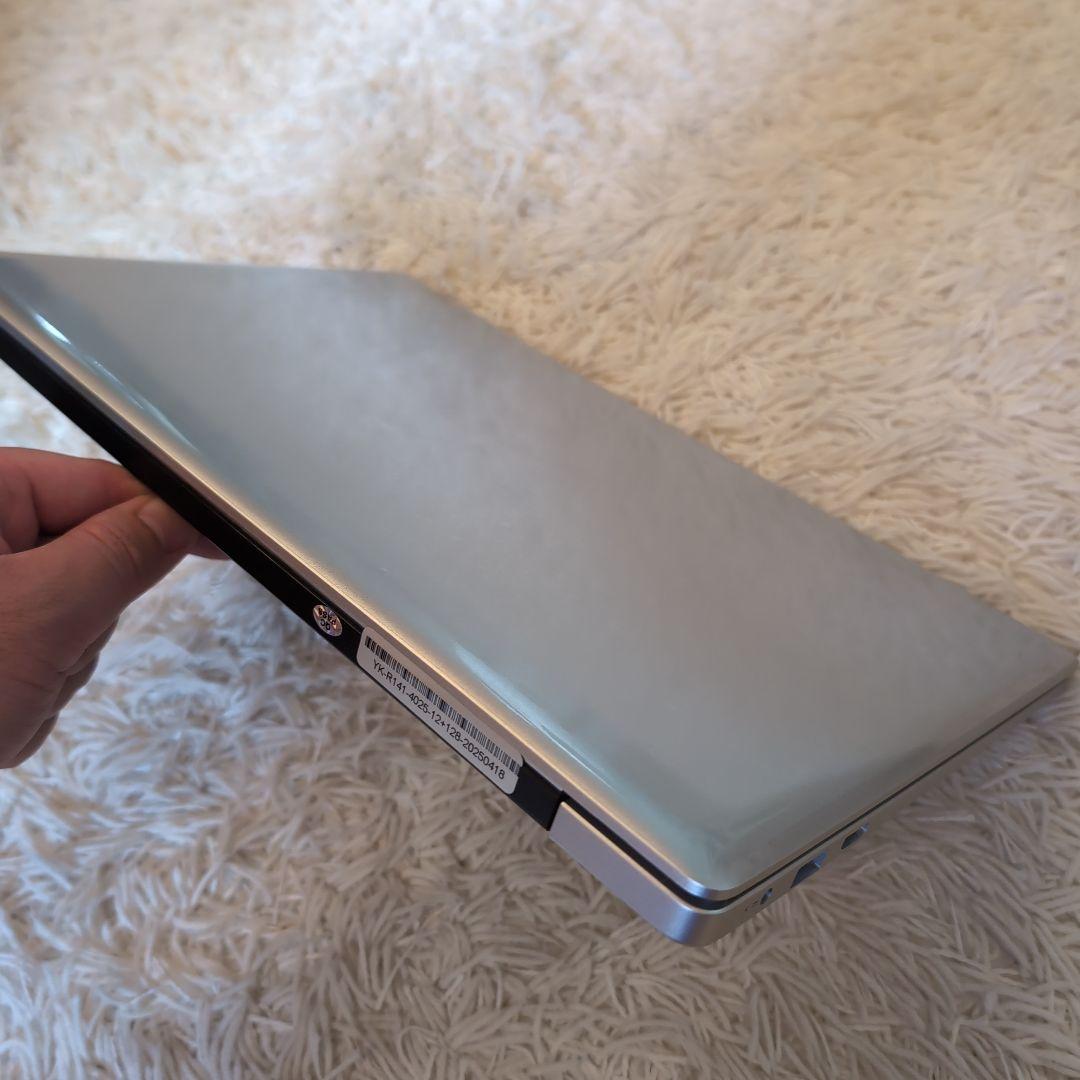 丸*福様 MacBookっぽいWindowsノートPC 未使用