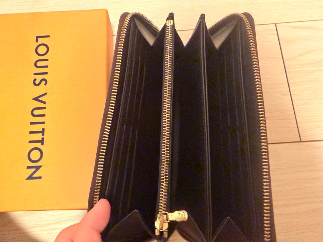 ルイヴィトン ジャイアントモノグラム ジッピーウォレット