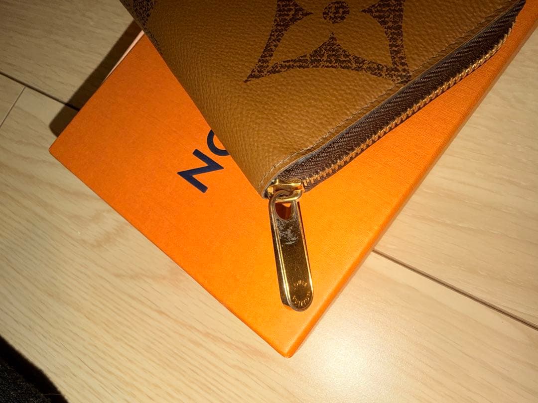 ルイヴィトン ジャイアントモノグラム ジッピーウォレット