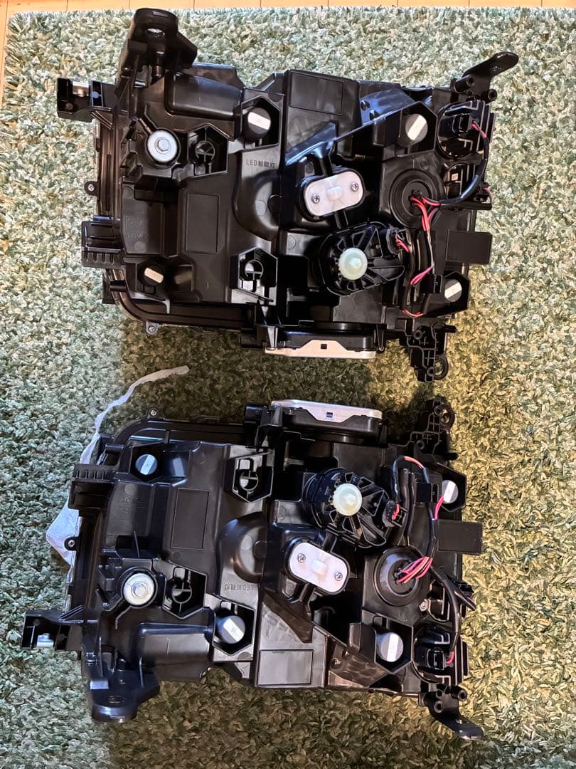 ランドクルーザー250 VX 未使用品 ヘッドライト 2個セット 四角目