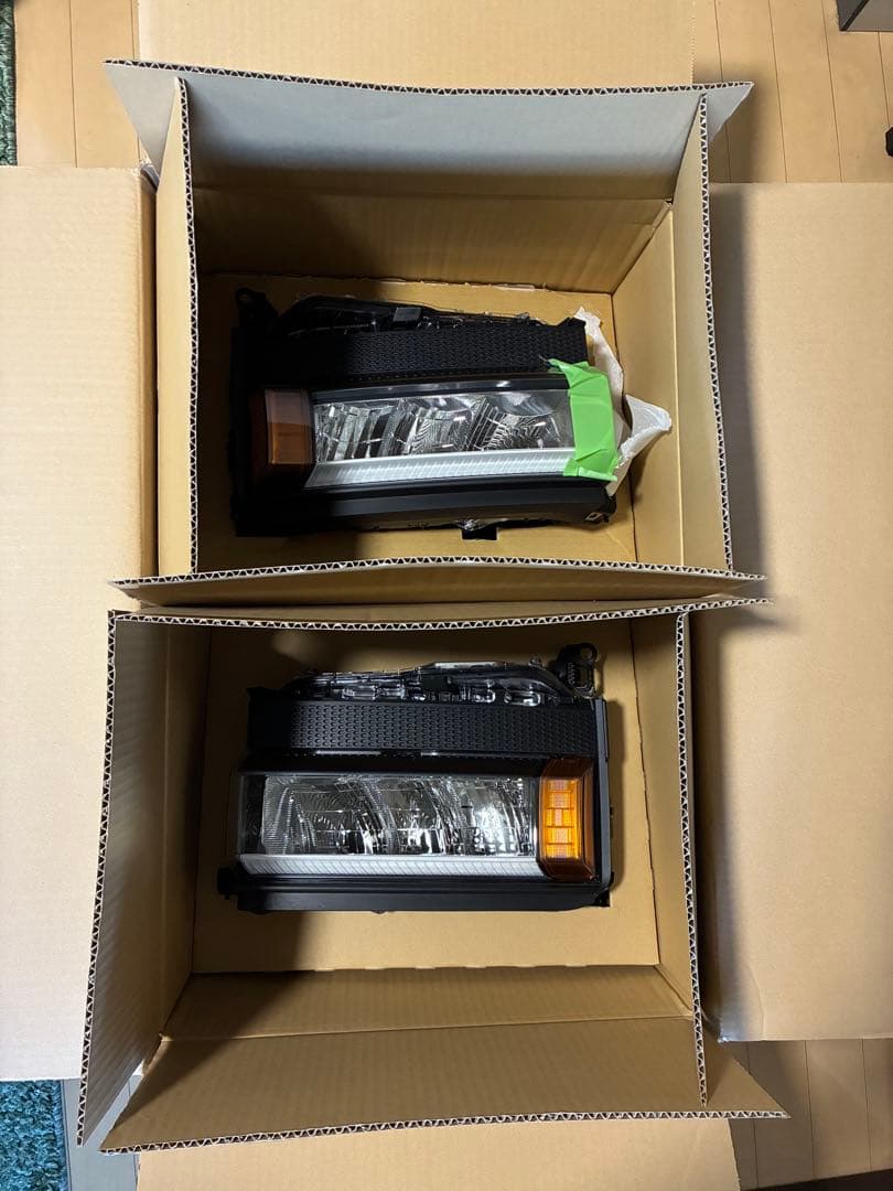 ランドクルーザー250 VX 未使用品 ヘッドライト 2個セット 四角目