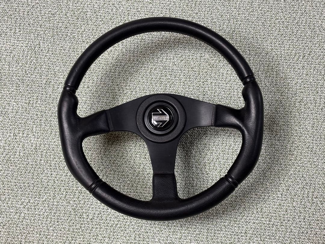 momo ステアリング・ハンドル本体 黒
