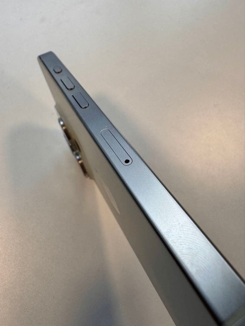 【充電2回】Apple iphone15Pro 256GB ホワイトチタニウム