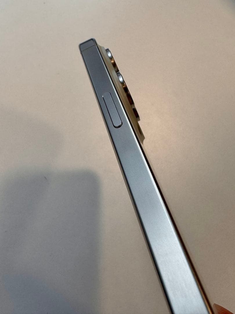 【充電2回】Apple iphone15Pro 256GB ホワイトチタニウム