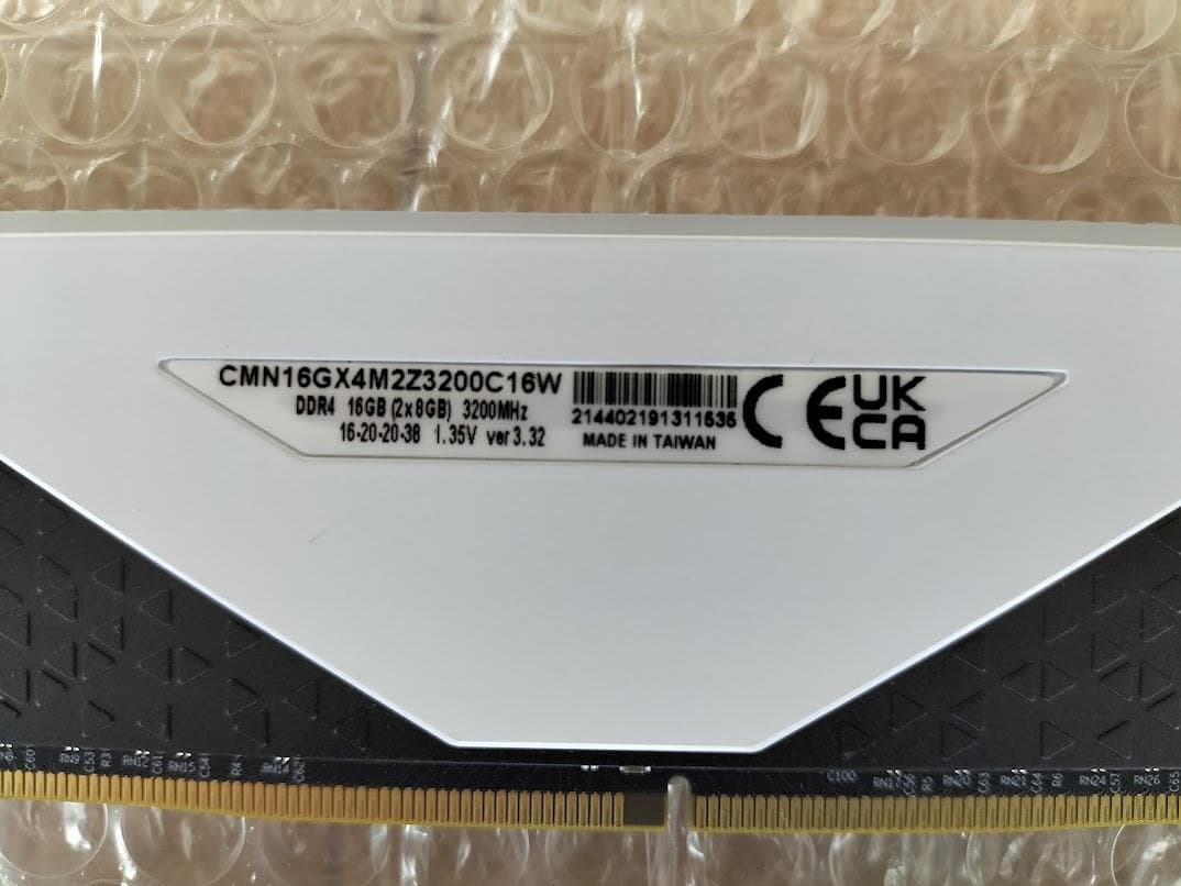 corsair RGBメモリー　１６GB