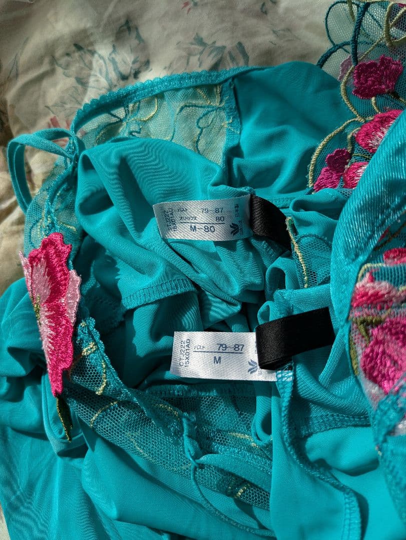 【美品2点】サルート⭐キャミソールとスリップ 2枚セット⭐他同シリーズ色違いあり