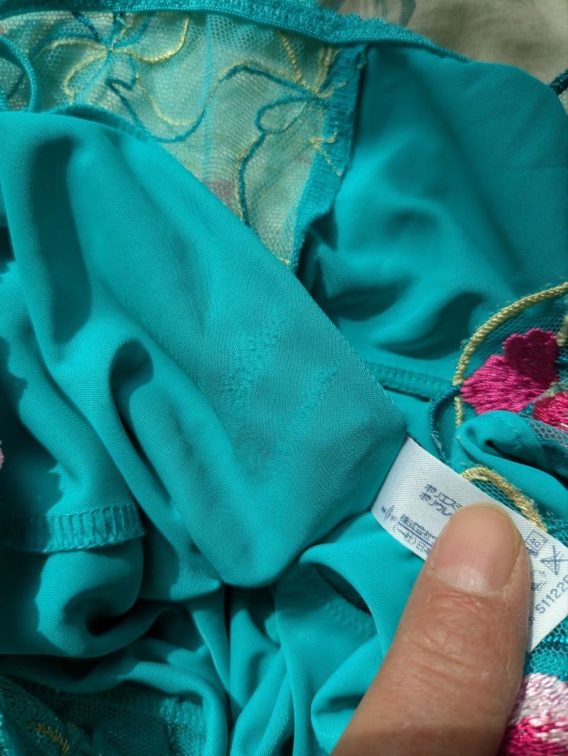 【美品2点】サルート⭐キャミソールとスリップ 2枚セット⭐他同シリーズ色違いあり