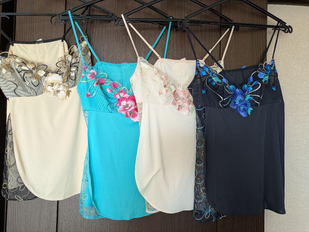 【美品2点】サルート⭐キャミソールとスリップ 2枚セット⭐他同シリーズ色違いあり