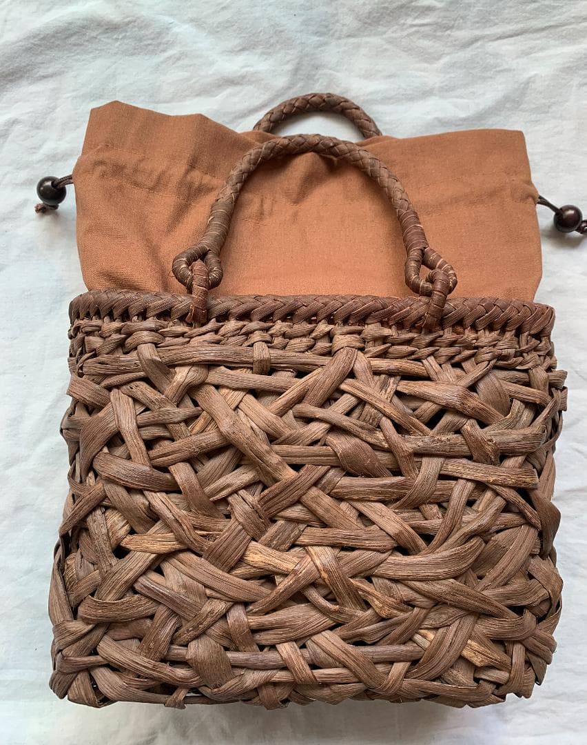 山葡萄 かごバッグ 職人の手作り 乱れ編み 籠 手提げ 内布あり B