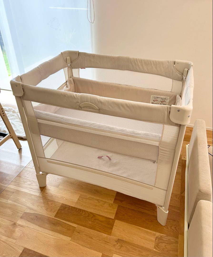 【美品】Aprica アップリカ ココネルエアー ホワイト 折り畳みベビーベッド