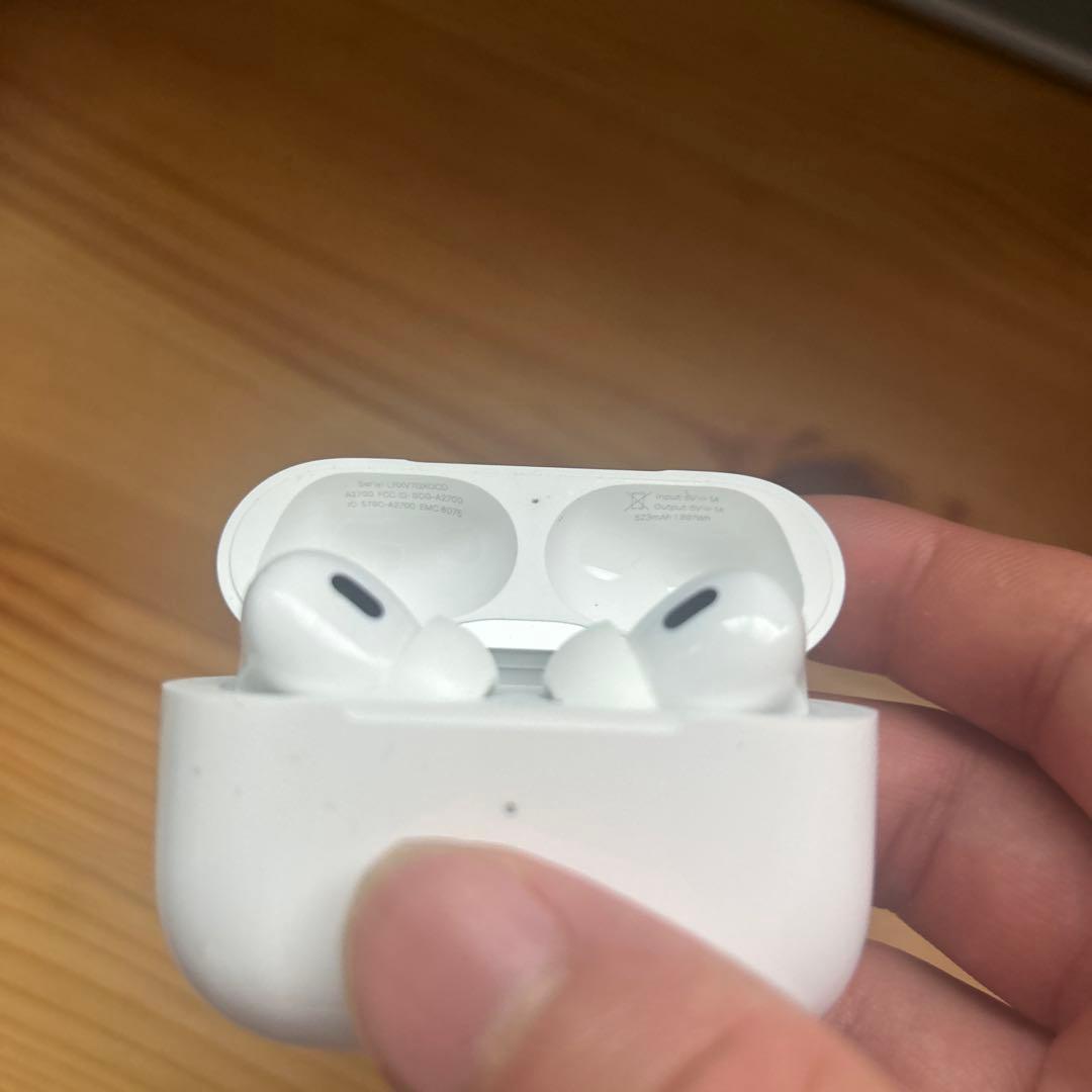 AirPods Pro 第二世代本体 ホワイト 充電ケース付き